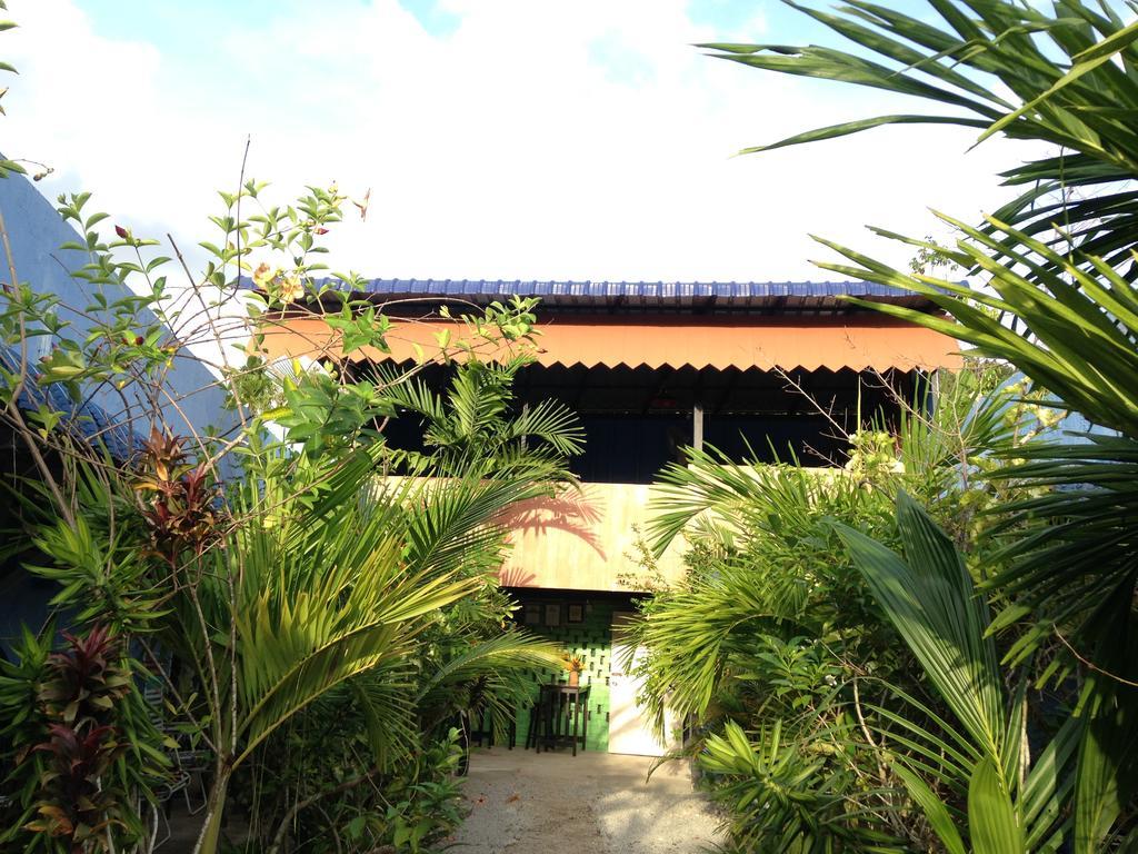 The Box Chalet Langkawi Esterno foto